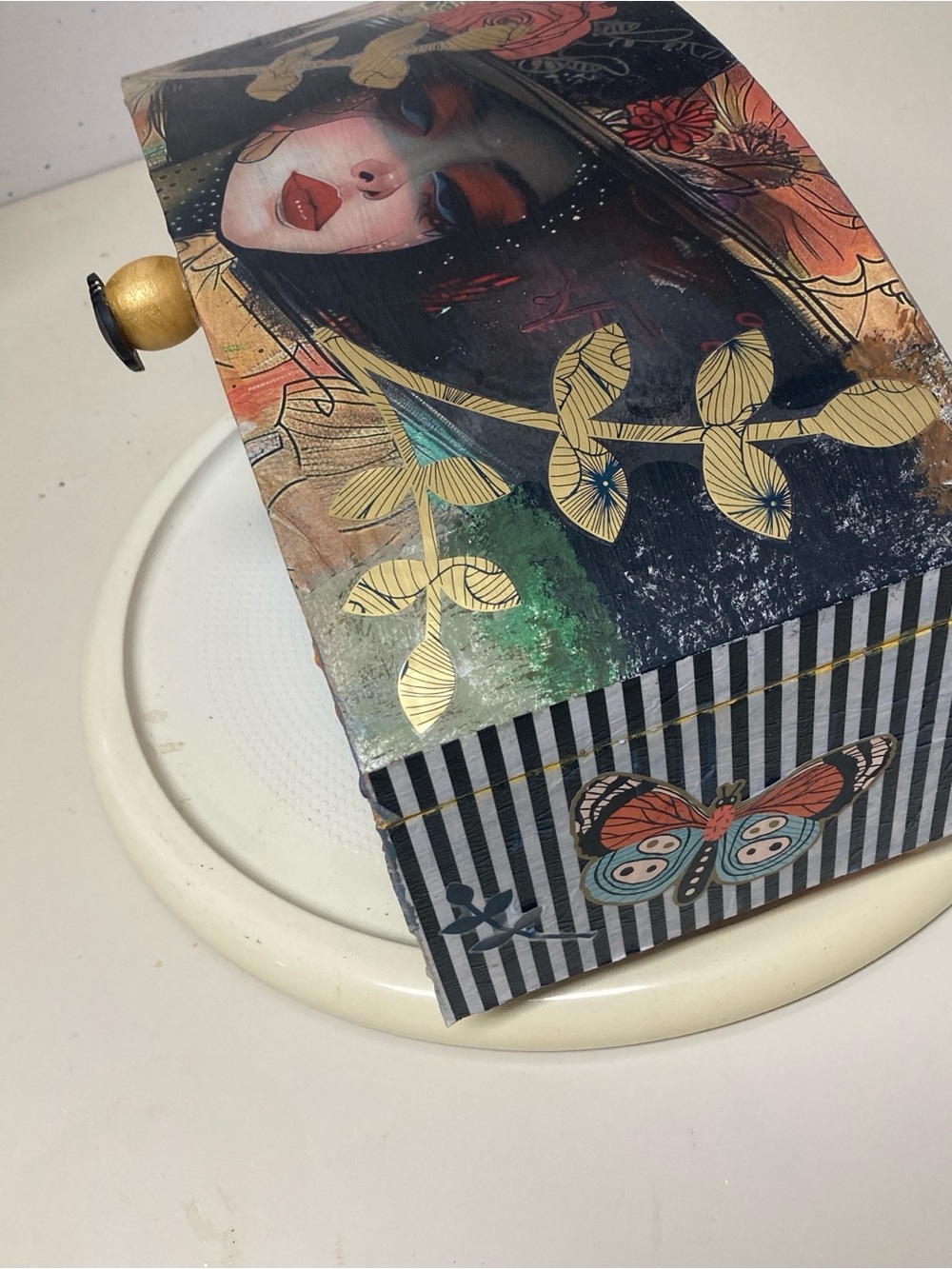 Hand Created Novelty Box - Picture 5 of 6